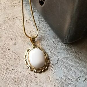 Victorian Mountain Jade Gemstone Pendant Necklace